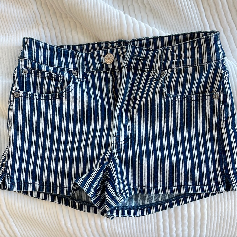 american eagle women’s shorts, size 6!